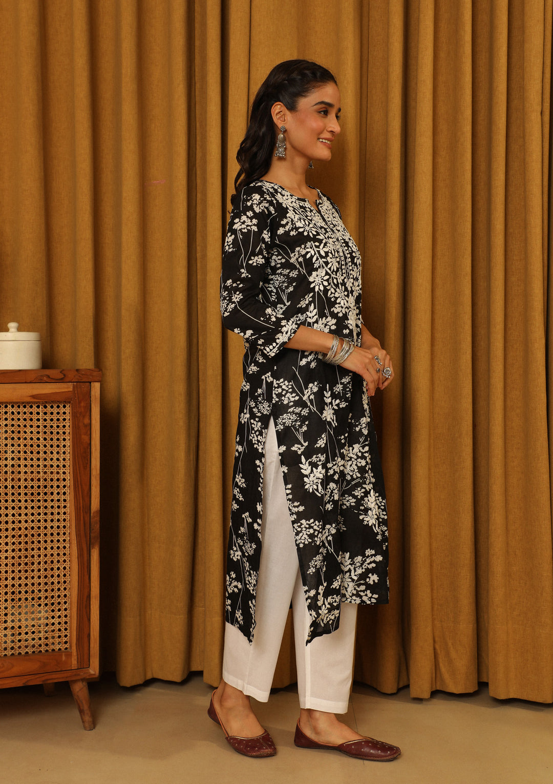 Mul Cotton Kurti Chikan Work