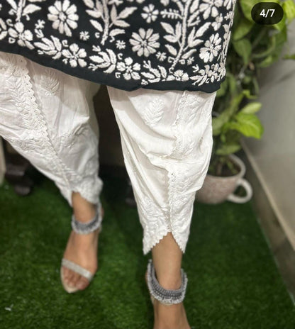 Dhotti Chikankari