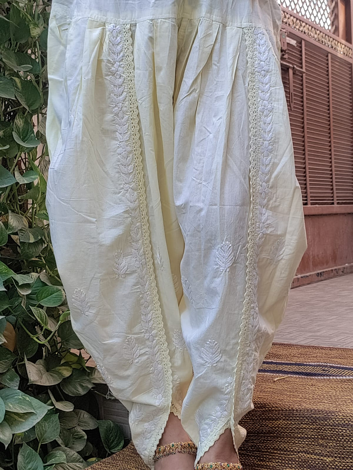 Dhotti Chikankari