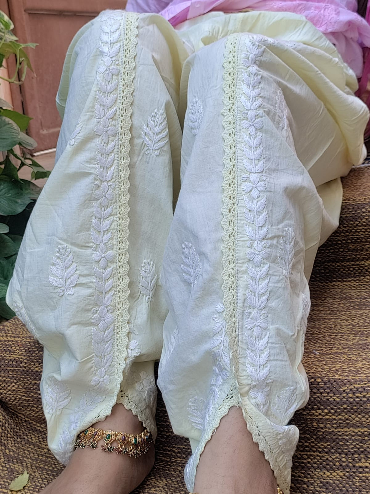 Dhotti Chikankari